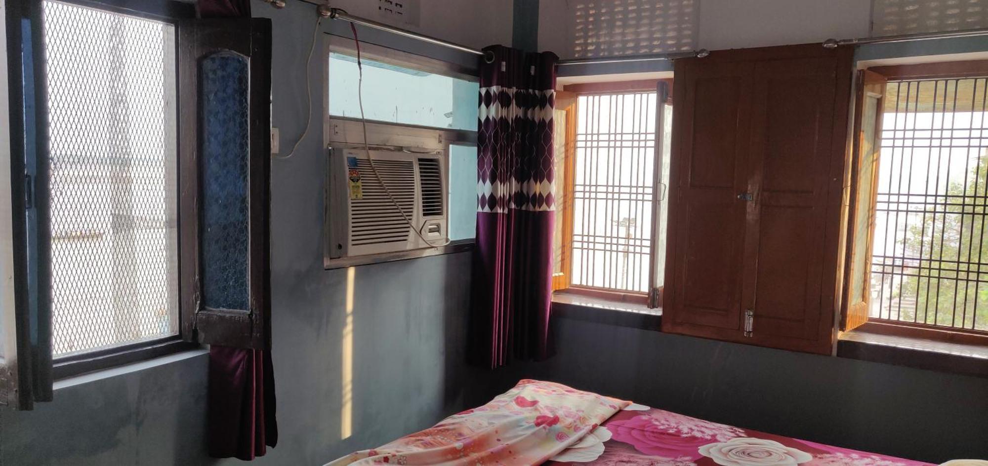 Vishnu Rest House バラナシ 部屋 写真