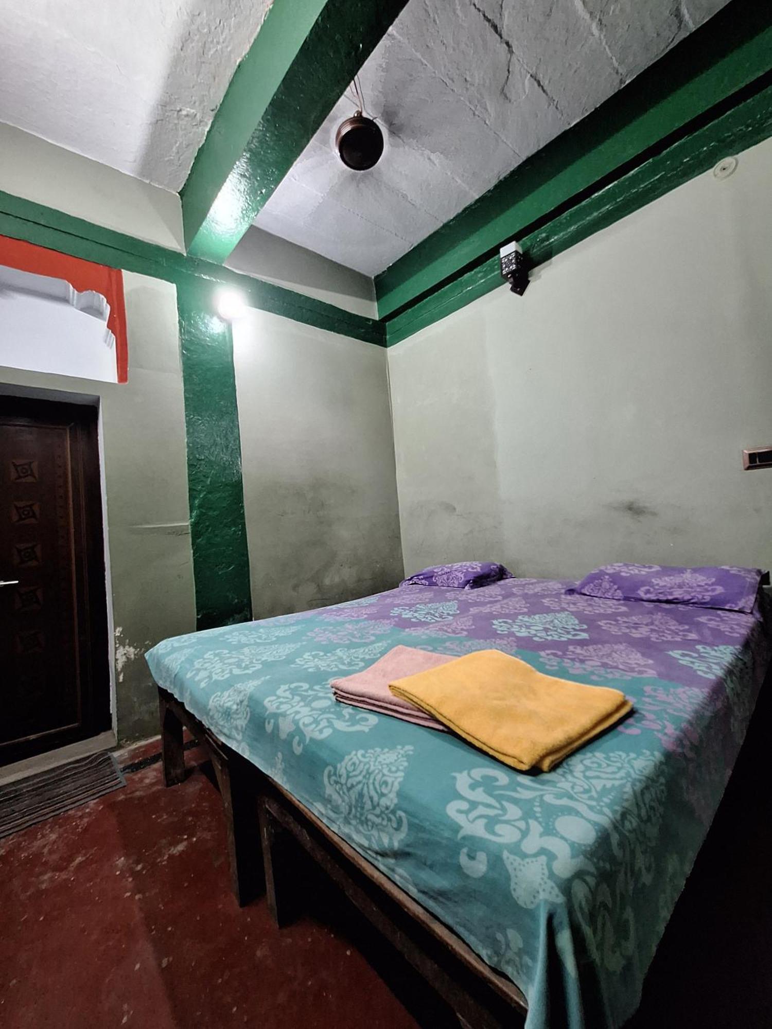 Vishnu Rest House バラナシ エクステリア 写真