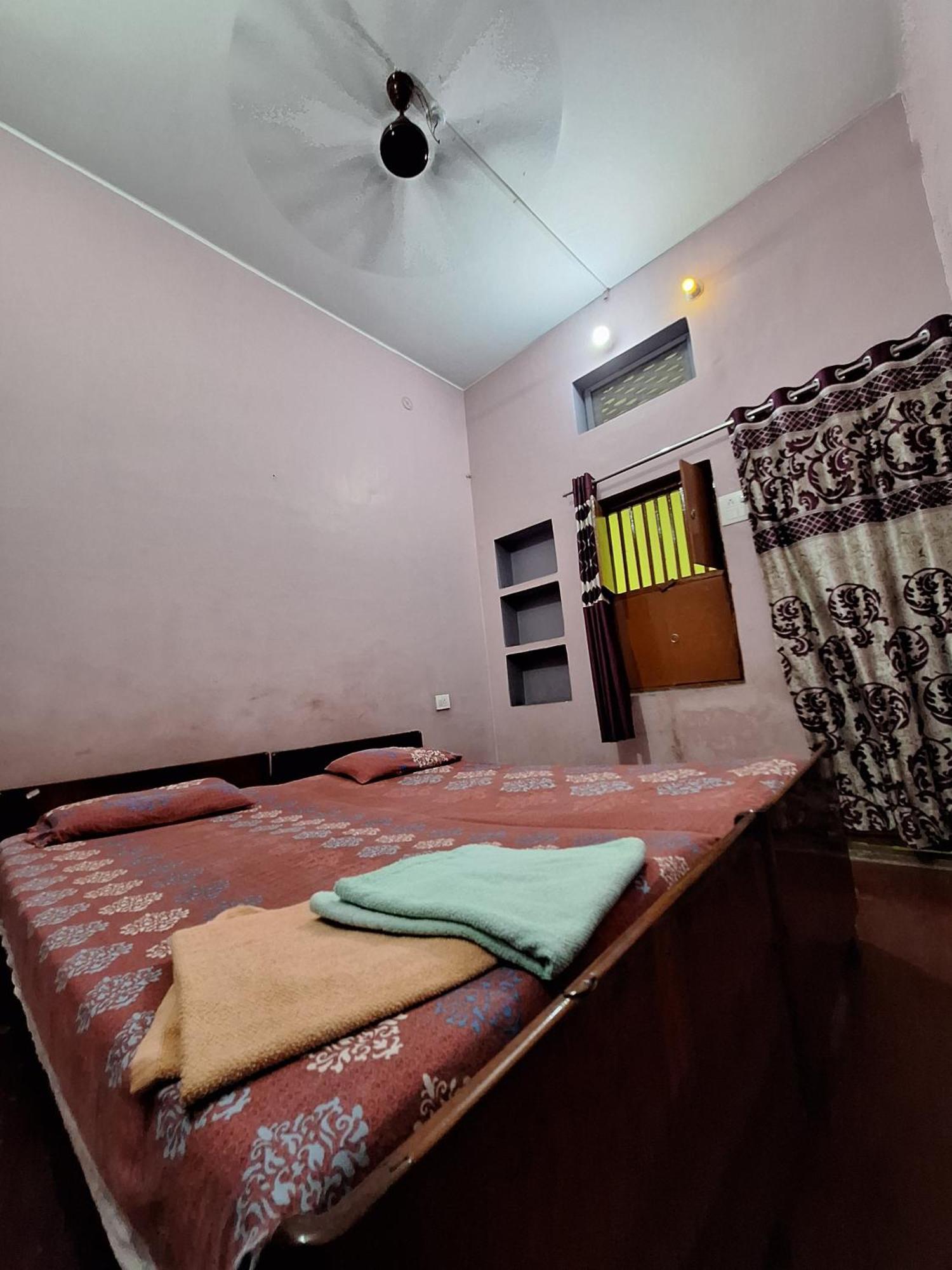 Vishnu Rest House バラナシ エクステリア 写真