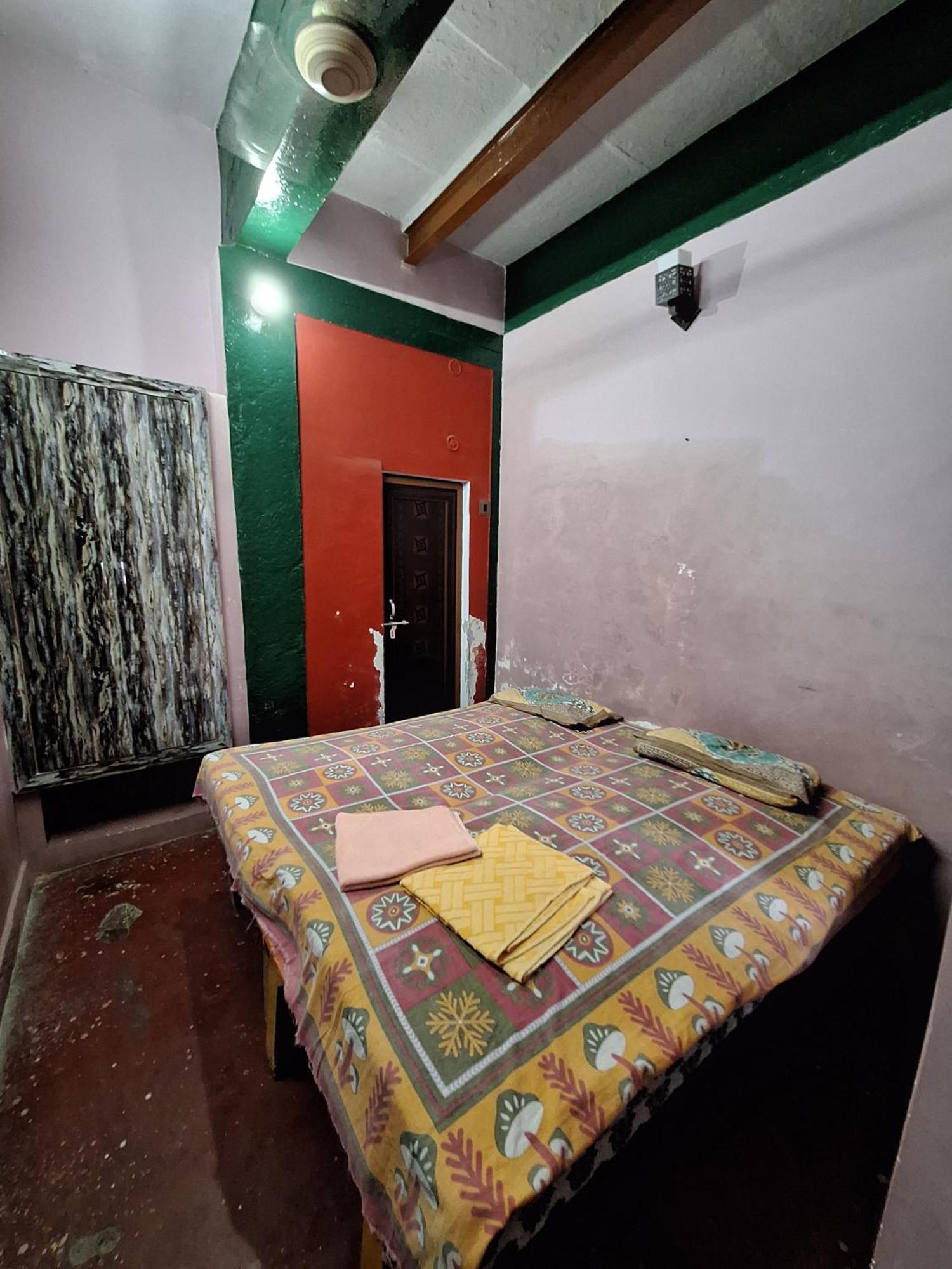 Vishnu Rest House バラナシ エクステリア 写真